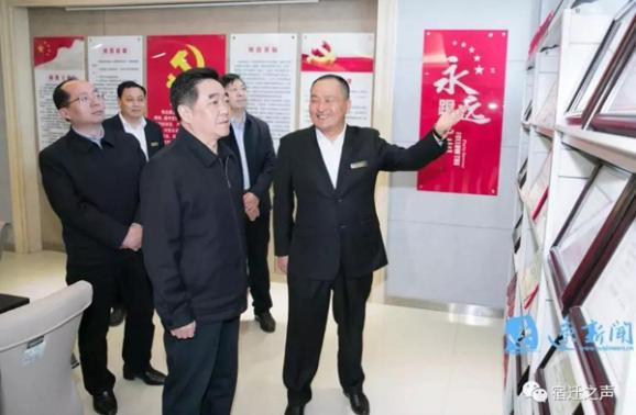 張愛(ài)軍到華夏集團(tuán)調(diào)研肯定建筑業(yè)貢獻(xiàn)：拿出扶持對(duì)策，做大做強(qiáng)